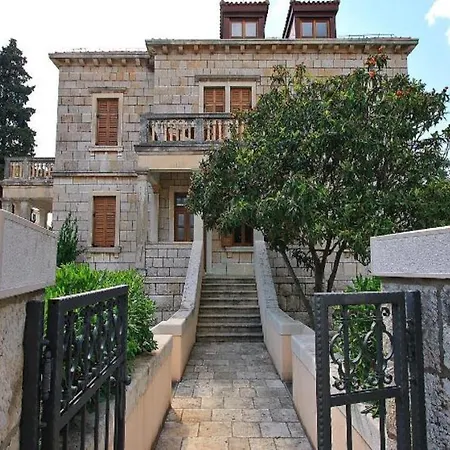 Boutique Filaus Bed & Breakfast 4*