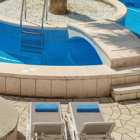 Filaus Bed & Breakfast 4*